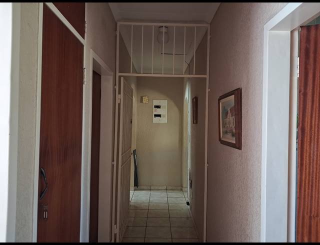 4 BEDROOM FREESTANDING FOR SALE IN STILFONTEIN EXT 4